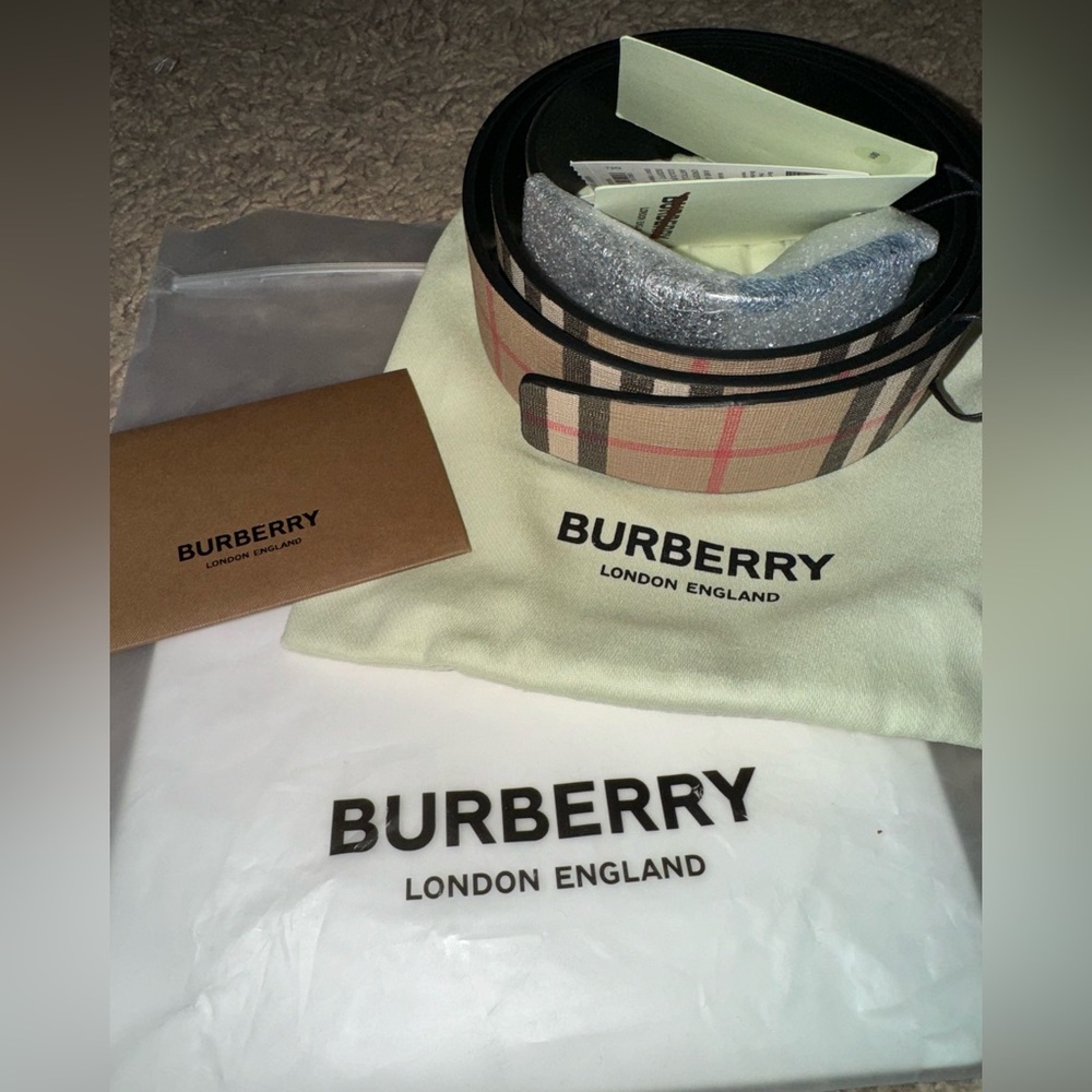 Burberry men’s belt size 90